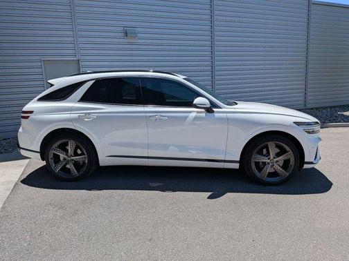 Uyuni White 2023 Genesis GV70 2.5T