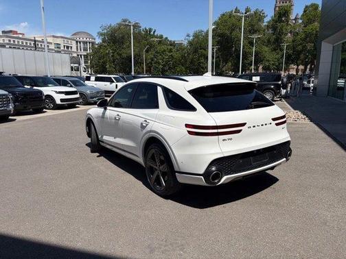 Uyuni White 2023 Genesis GV70 2.5T