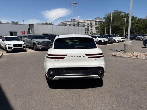 Uyuni White 2023 Genesis GV70 2.5T
