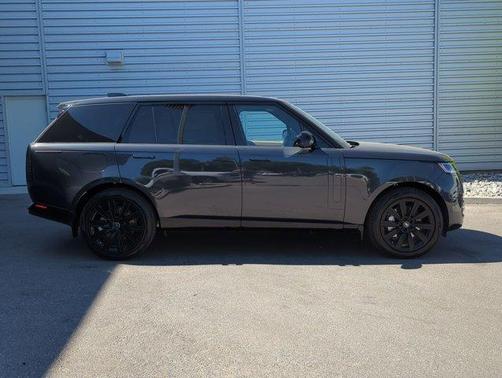2025 Land Rover Range Rover P530 SE 7 Seat