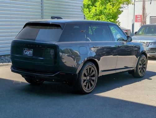 2025 Land Rover Range Rover P530 SE 7 Seat