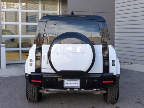 2026 Land Rover Defender P400 X-Dynamic SE