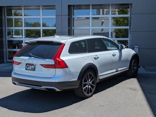 2018 Volvo V90 Cross Country T6