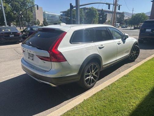 2018 Volvo V90 Cross Country T6