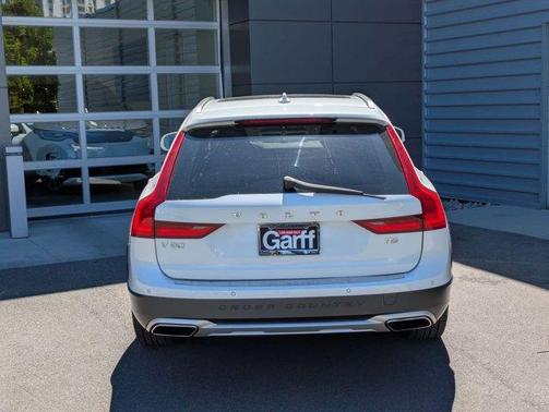 2018 Volvo V90 Cross Country T6