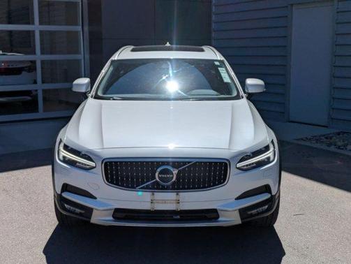 2018 Volvo V90 Cross Country T6