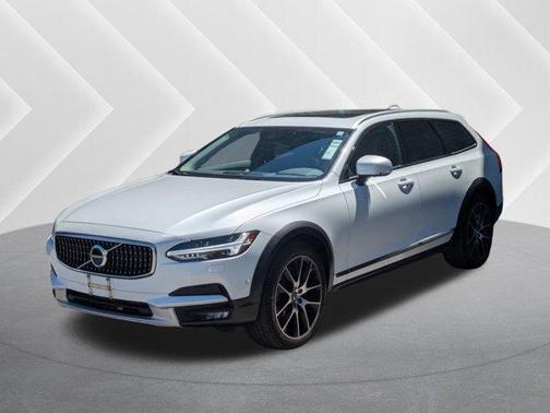 2018 Volvo V90 Cross Country T6