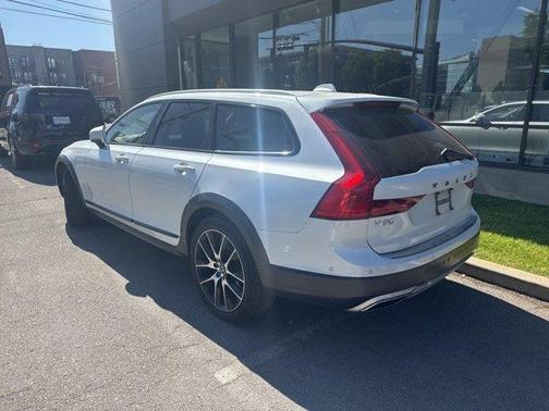 2018 Volvo V90 Cross Country T6