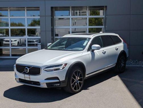 2018 Volvo V90 Cross Country T6
