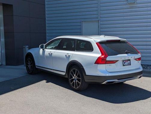 2018 Volvo V90 Cross Country T6