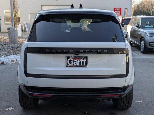 2025 Land Rover Range Rover P530 SE
