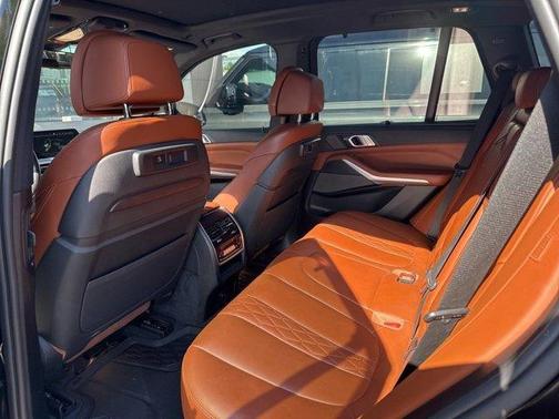 2022 BMW X5 M50i