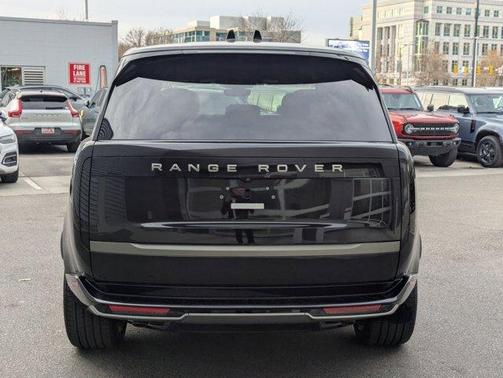 2025 Land Rover Range Rover P530 SE