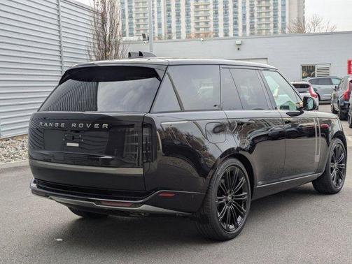 2025 Land Rover Range Rover P530 SE