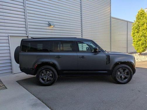 2025 Land Rover Defender P400 X-Dynamic SE