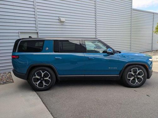 2024 Rivian R1S Adventure