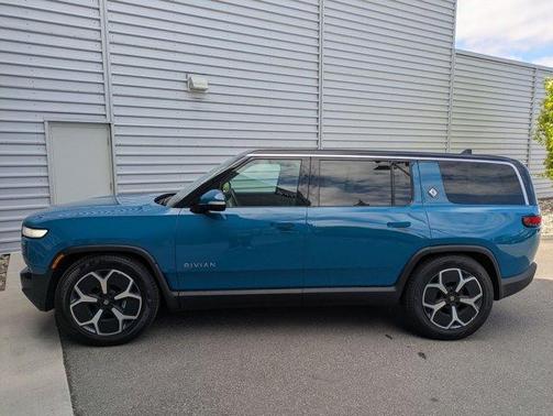 2024 Rivian R1S Adventure