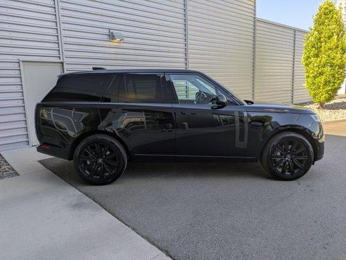 2025 Land Rover Range Rover P400 SE