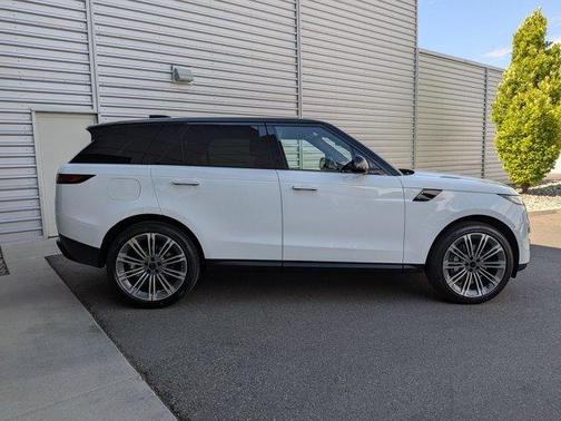 Fuji White 2026 Land Rover Range Rover Sport P360 SE