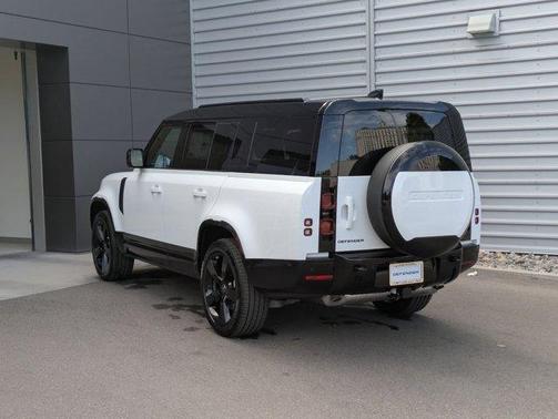 2025 Land Rover Defender P400 X-Dynamic SE