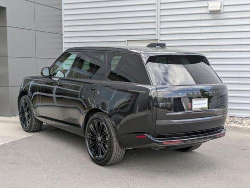 2025 Land Rover Range Rover P400 SE