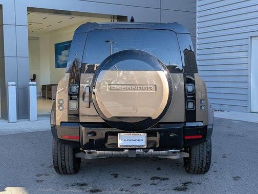 2026 Land Rover Defender 110 X-Dynamic SE