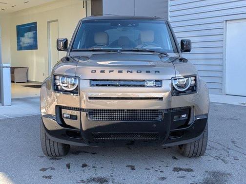 2026 Land Rover Defender 110 X-Dynamic SE