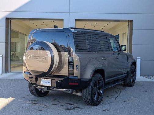 2026 Land Rover Defender 110 X-Dynamic SE