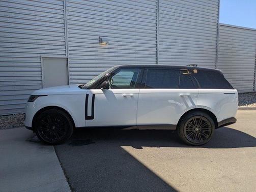 2025 Land Rover Range Rover P400 SE 7 Seat