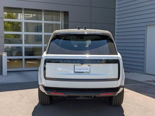 2025 Land Rover Range Rover P400 SE 7 Seat