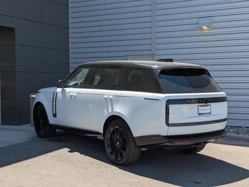 2025 Land Rover Range Rover P400 SE 7 Seat