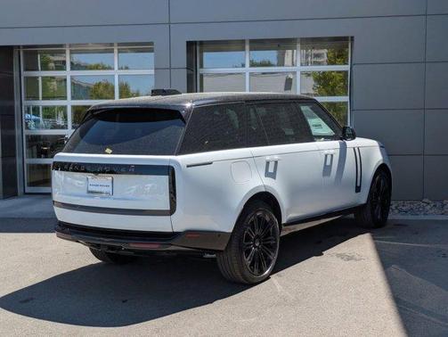 2025 Land Rover Range Rover P400 SE 7 Seat