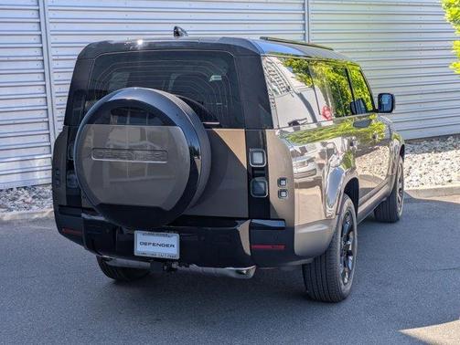 Gondwana Stone 2026 Land Rover Defender P300 S