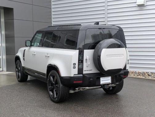 2026 Land Rover Defender 110 X-Dynamic SE