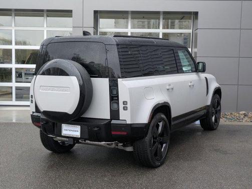 2026 Land Rover Defender 110 X-Dynamic SE