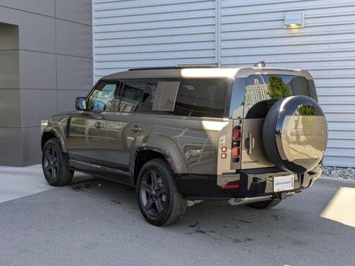 2025 Land Rover Defender P400 X-Dynamic SE