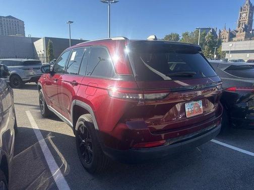 2024 Jeep Grand Cherokee Laredo