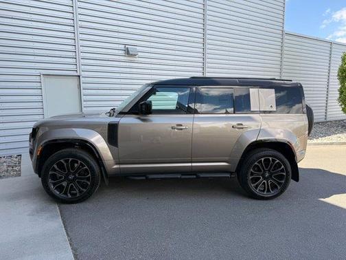 2025 Land Rover Defender OCTA