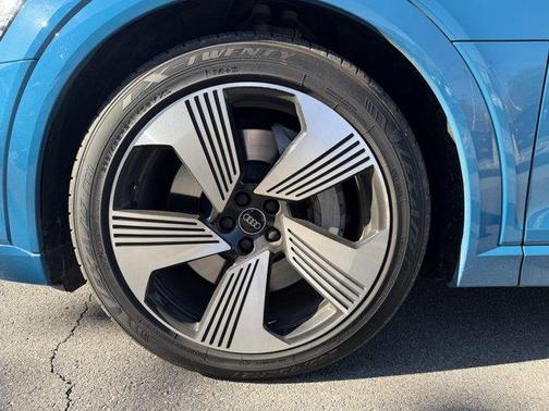2021 Audi e-tron Prestige