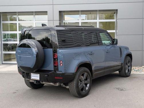 2025 Land Rover Defender P400 X-Dynamic SE