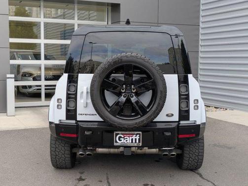2023 Land Rover Defender 110 V8