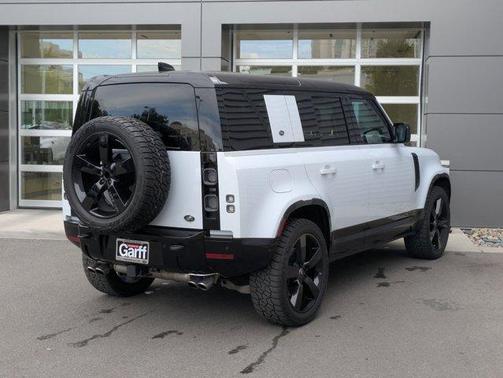 2023 Land Rover Defender 110 V8