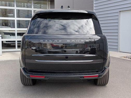 2025 Land Rover Range Rover P400 SE