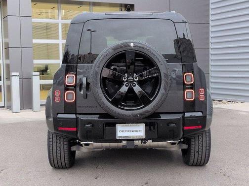 2026 Land Rover Defender P400 X-Dynamic SE