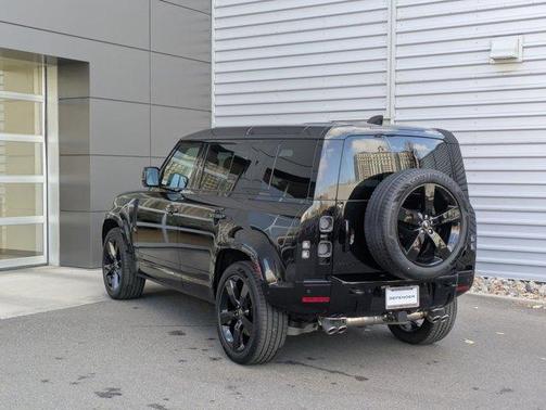2025 Land Rover Defender P525 V8