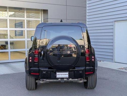 2025 Land Rover Defender P400 X-Dynamic SE