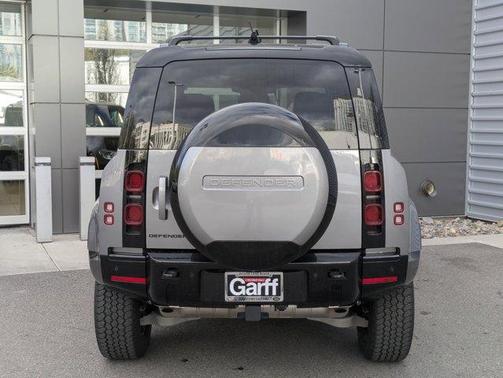 2024 Land Rover Defender 110 P400 X-Dynamic SE