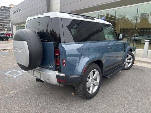 2023 Land Rover Defender SE