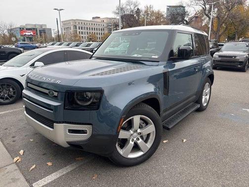 2023 Land Rover Defender SE