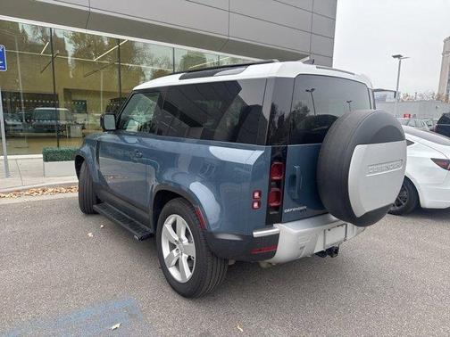 2023 Land Rover Defender SE